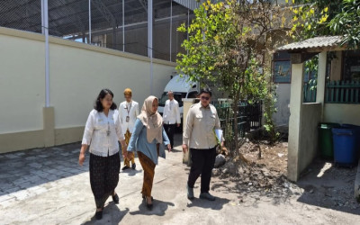 SMP Negeri 1 Kota Surakarta Sambut Tim Penilai Adipura